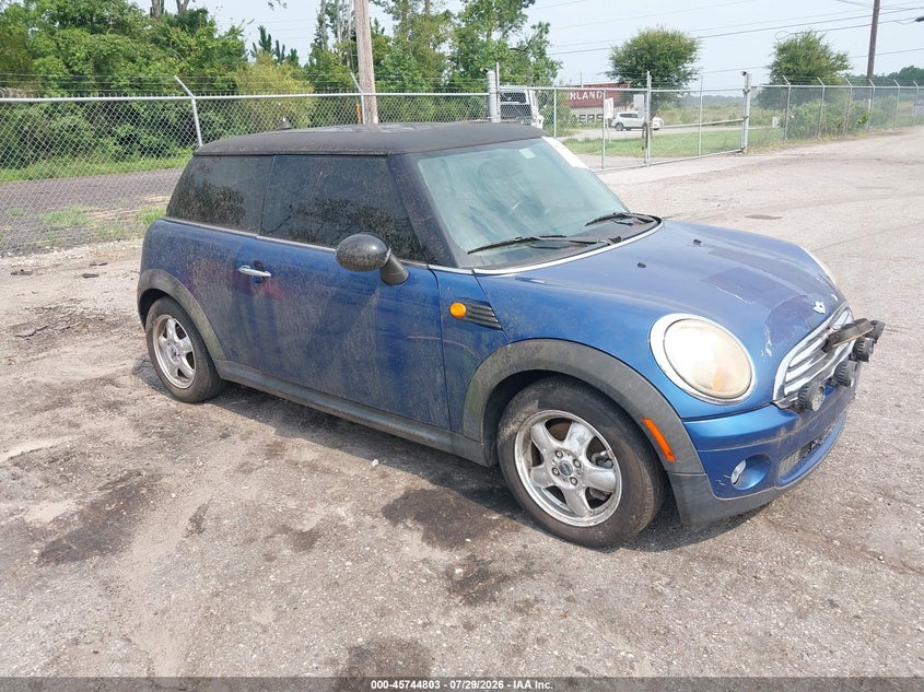 2007 Mini Cooper VIN WMWMF33557TU60186 IAAI salvage auction — NORMAL WEAR, Clear (Florida), sold $25 on 2026-08-04 (photo 1)