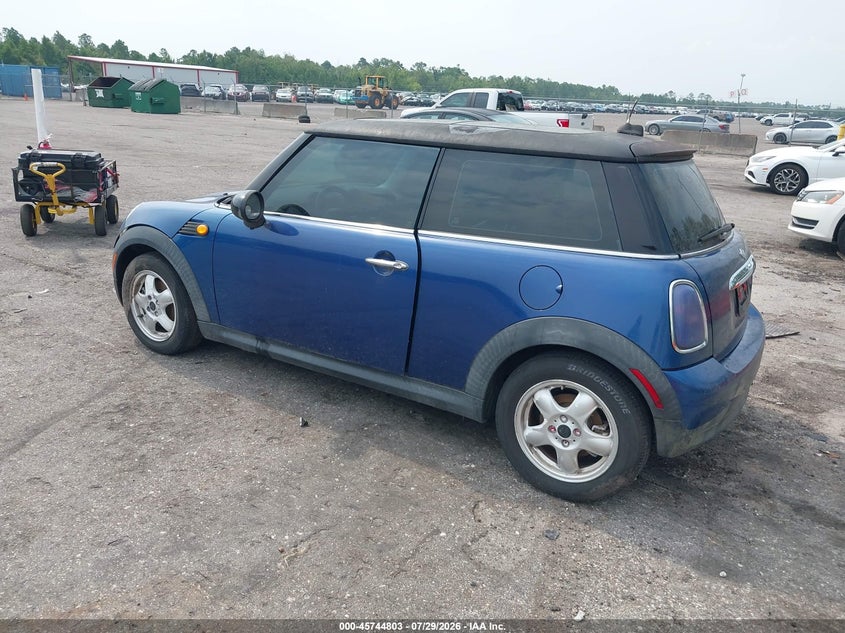 2007 Mini Cooper VIN WMWMF33557TU60186 IAAI salvage auction — NORMAL WEAR, Clear (Florida), sold $25 on 2026-08-04 (photo 3)