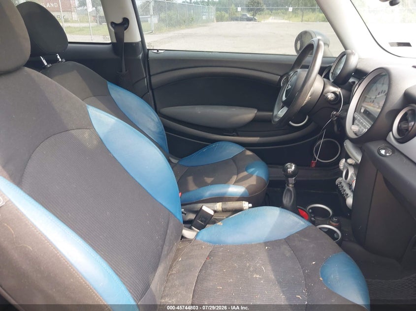 2007 Mini Cooper VIN WMWMF33557TU60186 IAAI salvage auction — NORMAL WEAR, Clear (Florida), sold $25 on 2026-08-04 (photo 5)