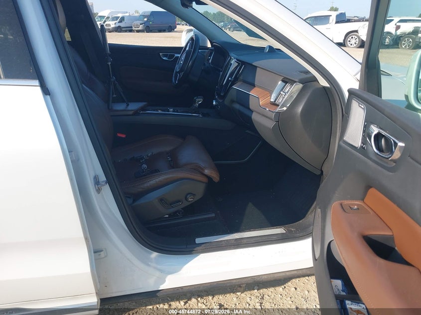 2019 Volvo Xc60 VIN YV4A22RL9K1342631 IAAI salvage auction — REAR END, Wait Title, sold $8,900 on 2026-08-22 (photo 5)