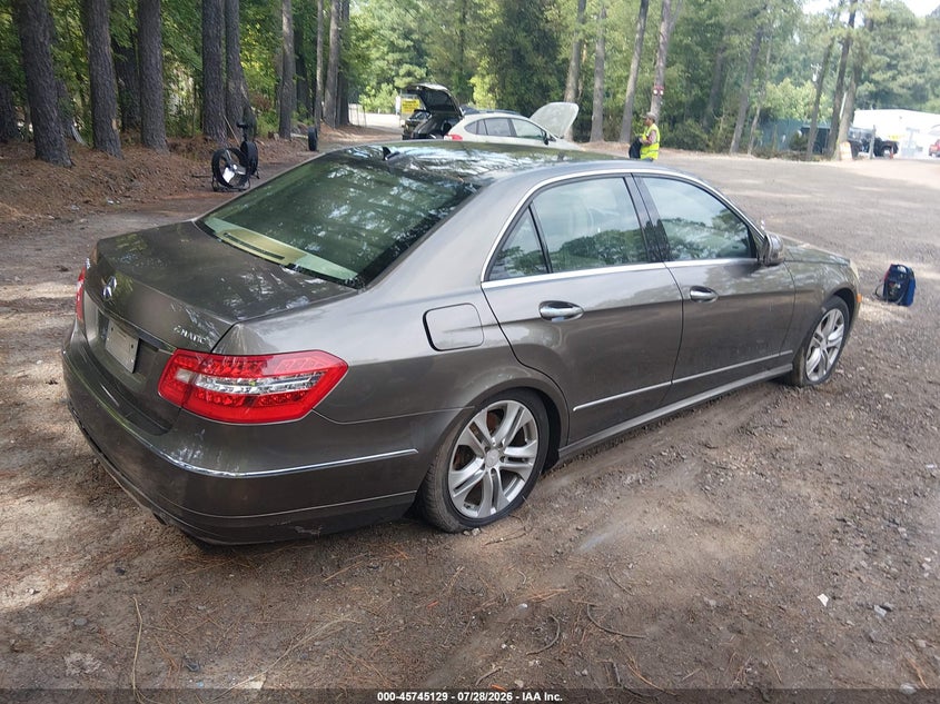 2010 Mercedes-benz E-class VIN WDDHF9AB3AA146738 IAAI salvage auction — NORMAL WEAR, Clear (Virginia), sold $900 on 2026-08-19 (photo 4)