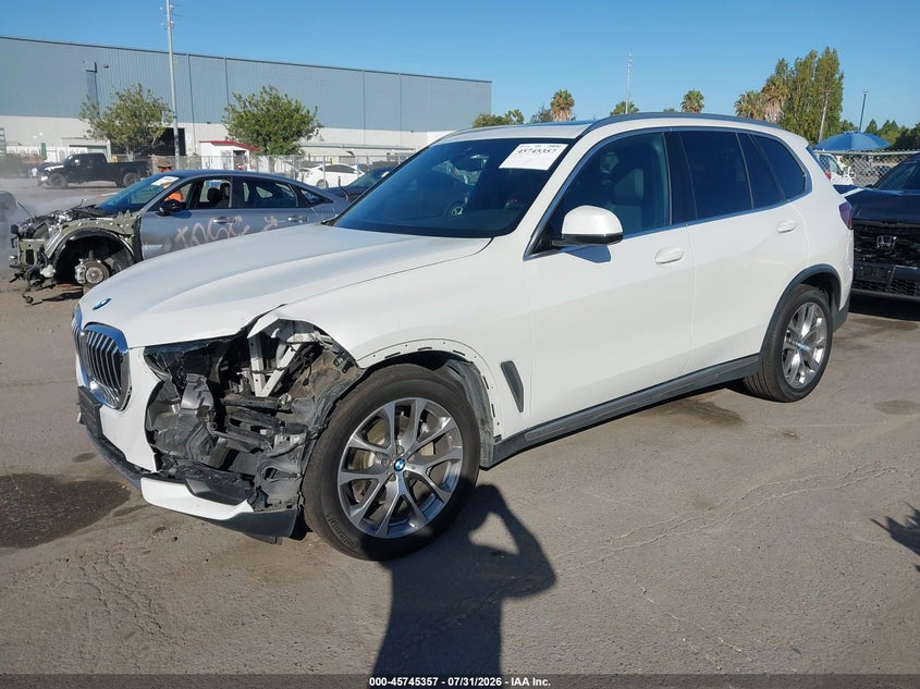 2019 BMW X5 VIN 5UXCR6C5XKLL04868 IAAI salvage auction — LEFT FRONT, Salvage Title, sold $11,950 on 2026-08-31 (photo 2)