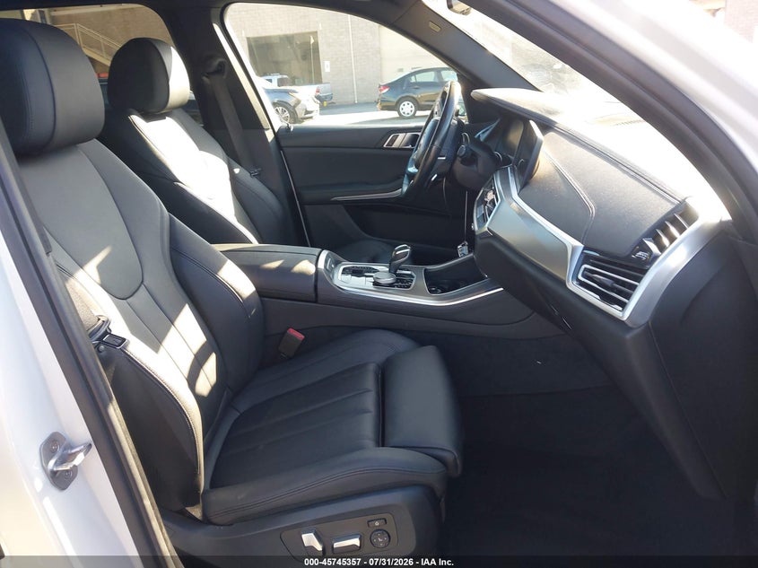 2019 BMW X5 VIN 5UXCR6C5XKLL04868 IAAI salvage auction — LEFT FRONT, Salvage Title, sold $11,950 on 2026-08-31 (photo 5)