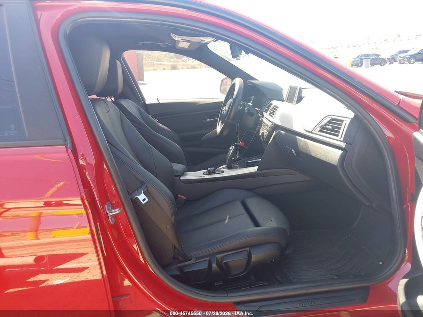 2016 BMW 3er VIN WBA8A9C58GK617668 IAAI salvage auction — ROOF, Salvage Title, sold $2,125 on 2026-08-12 (photo 5)