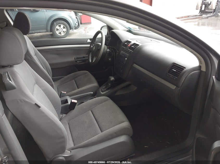 2009 Volkswagen Rabbit VIN WVWBB71K49W010147 IAAI salvage auction — NORMAL WEAR, Clear (New York), sold $400 on 2026-08-06 (photo 5)