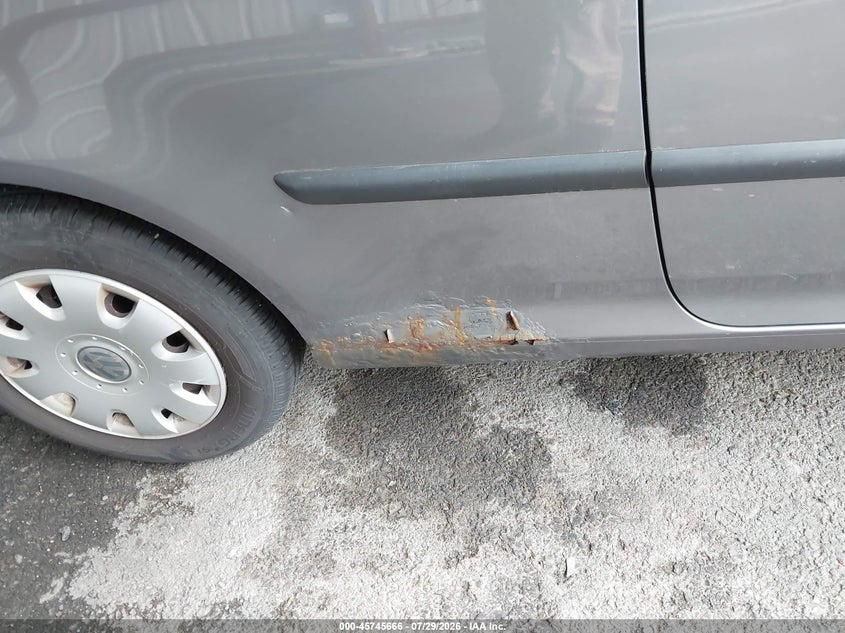 2009 Volkswagen Rabbit VIN WVWBB71K49W010147 IAAI salvage auction — NORMAL WEAR, Clear (New York), sold $400 on 2026-08-06 (photo 6)