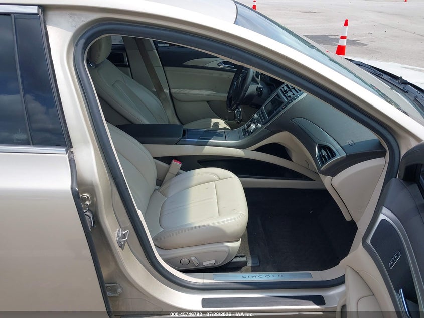 2017 Lincoln Mkz VIN 3LN6L5A9XHR615822 IAAI salvage auction — FRONT END, Salvage Title, sold $1,500 on 2026-09-05 (photo 5)