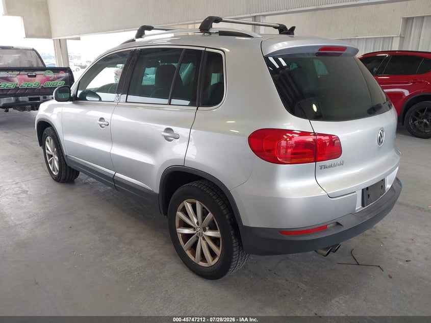 2017 Volkswagen Tiguan VIN WVGRV7AX6HW502853 IAAI salvage auction — RIGHT SIDE, Salvage Title, sold $2,000 on 2026-08-12 (photo 3)