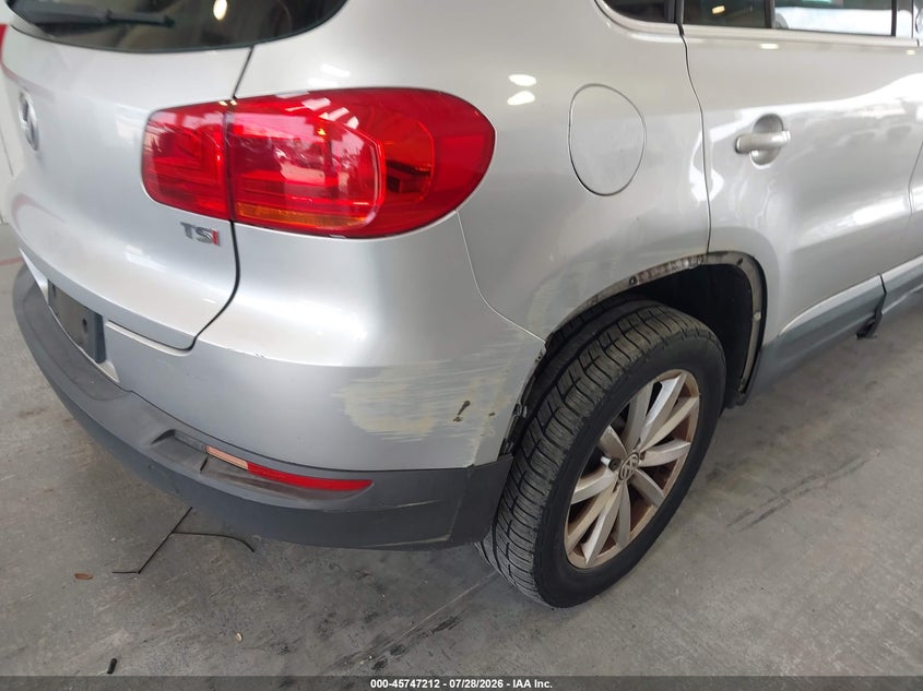 2017 Volkswagen Tiguan VIN WVGRV7AX6HW502853 IAAI salvage auction — RIGHT SIDE, Salvage Title, sold $2,000 on 2026-08-12 (photo 6)