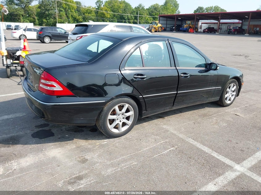 2007 Mercedes-benz C class VIN WDBRF92H17F891676 IAAI salvage auction — NORMAL WEAR, Clear (Tennessee), sold $275 on 2026-08-18 (photo 4)