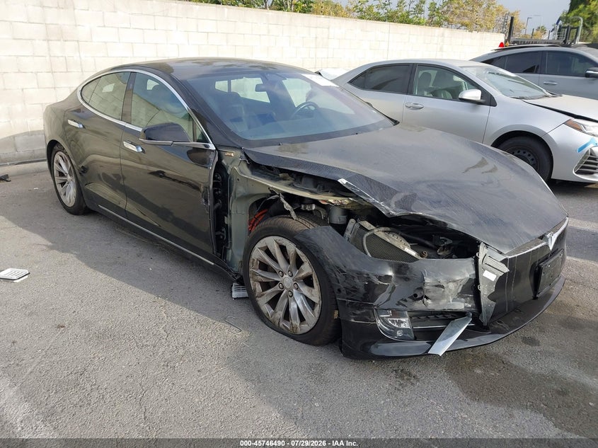 2018 Tesla Model s VIN 5YJSA1E26JF266096 — IAAI salvage auction photo
