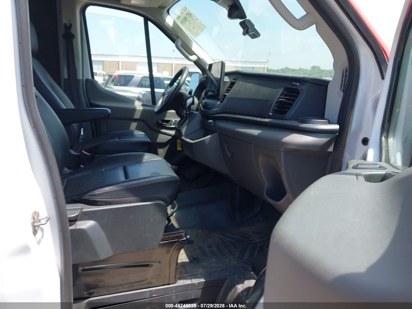 2024 Ford Transit-250 VIN 1FTBR1C87RKB80844 IAAI salvage auction — SIDE, Clear (Oklahoma), sold $22,700 on 2026-08-12 (photo 5)