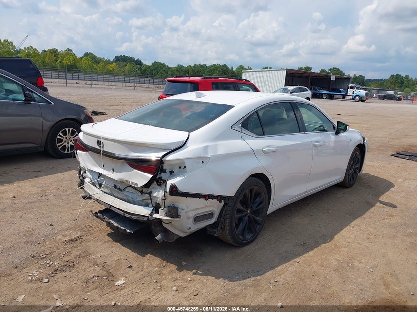 2022 Lexus ES VIN 58AGZ1B19NU132856 IAAI salvage auction — FRONT & REAR, Salvage Title, sold $19,100 on 2026-09-03 (photo 4)