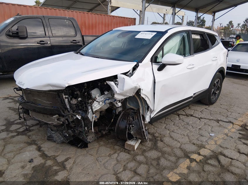2025 Kia Sportage VIN 5XYK23DF2SG324678 IAAI salvage auction — LEFT FRONT, Salvage (California), sold $4,200 on 2026-08-24 (photo 2)