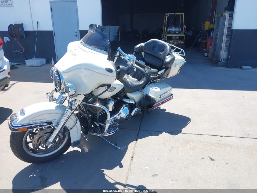 2003 Harley-davidson Electra glide VIN 1HD1FCW303Y635522 IAAI salvage auction — SIDE, Salvage (California), sold $875 on 2026-10-04 (photo 2)