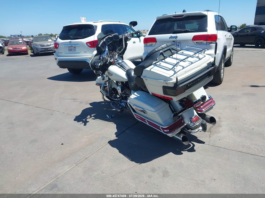 2003 Harley-davidson Electra glide VIN 1HD1FCW303Y635522 IAAI salvage auction — SIDE, Salvage (California), sold $875 on 2026-10-04 (photo 3)