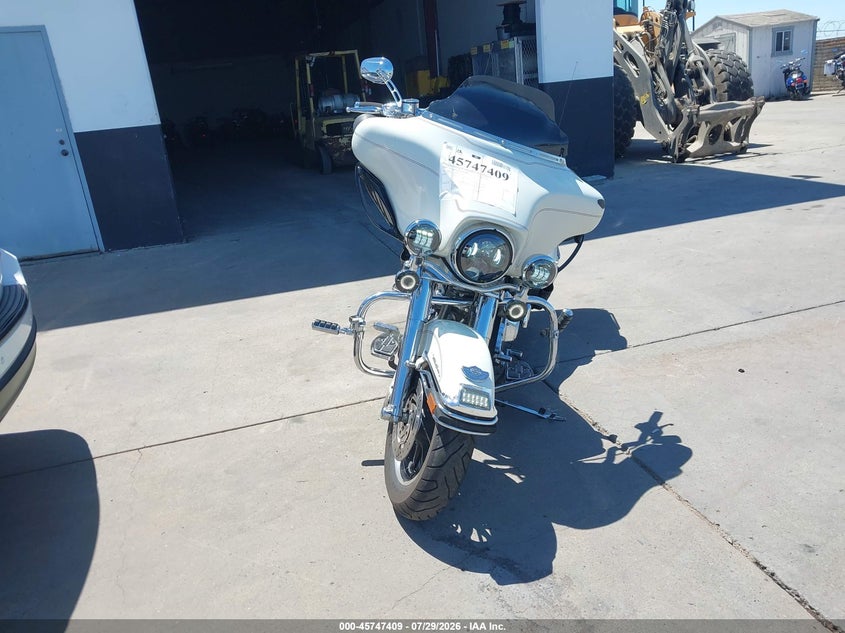 2003 Harley-davidson Electra glide VIN 1HD1FCW303Y635522 IAAI salvage auction — SIDE, Salvage (California), sold $875 on 2026-10-04 (photo 5)