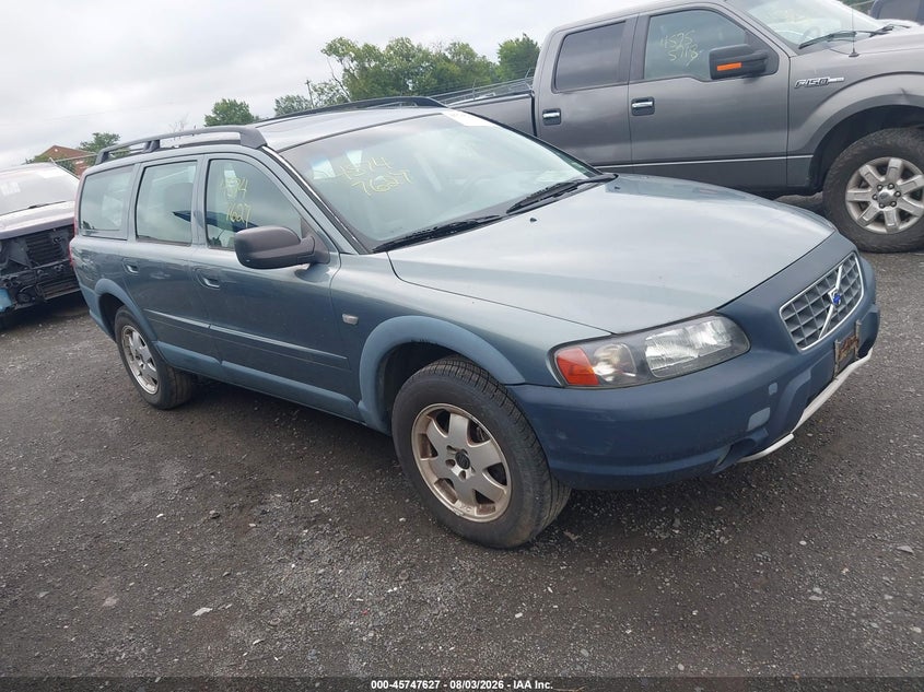 2001 Volvo V70 VIN YV1SZ58D211042453 IAAI salvage auction — NORMAL WEAR, Clear (Virginia), sold $325 on 2026-08-04 (photo 1)