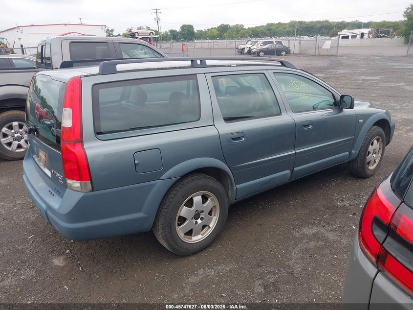 2001 Volvo V70 VIN YV1SZ58D211042453 IAAI salvage auction — NORMAL WEAR, Clear (Virginia), sold $325 on 2026-08-04 (photo 4)