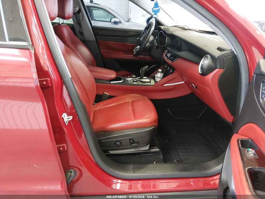 2021 Alfa romeo Stelvio VIN ZASPAJAN8M7C98619 IAAI salvage auction — REAR END, Salvage Title, sold $5,600 on 2026-08-09 (photo 5)