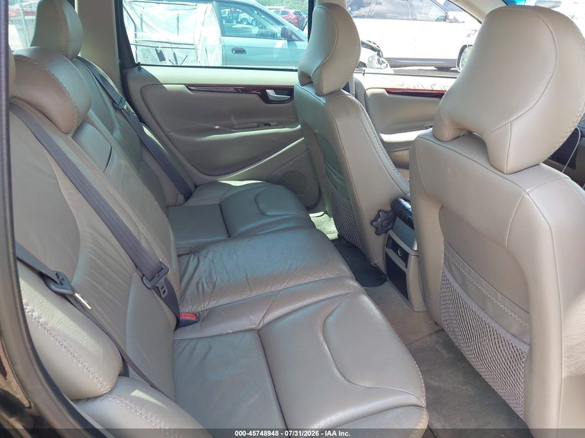2004 Volvo Xc70 VIN YV1SZ59H341168780 IAAI salvage auction — NORMAL WEAR, Clear (New York), sold $325 on 2026-08-06 (photo 8)