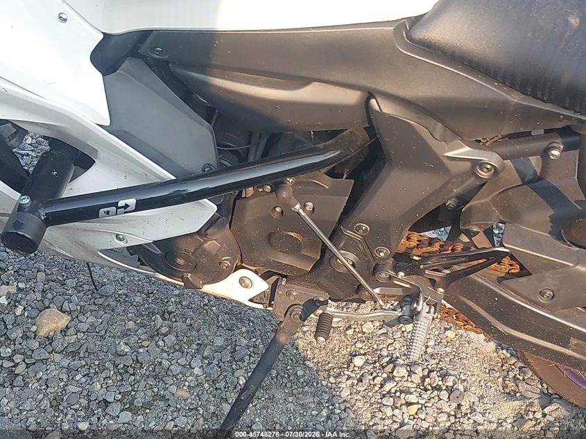 2022 Yamaha Yzf VIN JYARM38E6NA002023 IAAI salvage auction — FRONT END, Salvage Title, sold $1,575 on 2026-09-30 (photo 9)