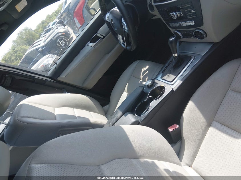 2014 Mercedes-benz C-klasse VIN WDDGF4HB4EA956972 IAAI salvage auction — REPOSSESSION, Salvage Title, sold $650 on 2026-08-17 (photo 5)