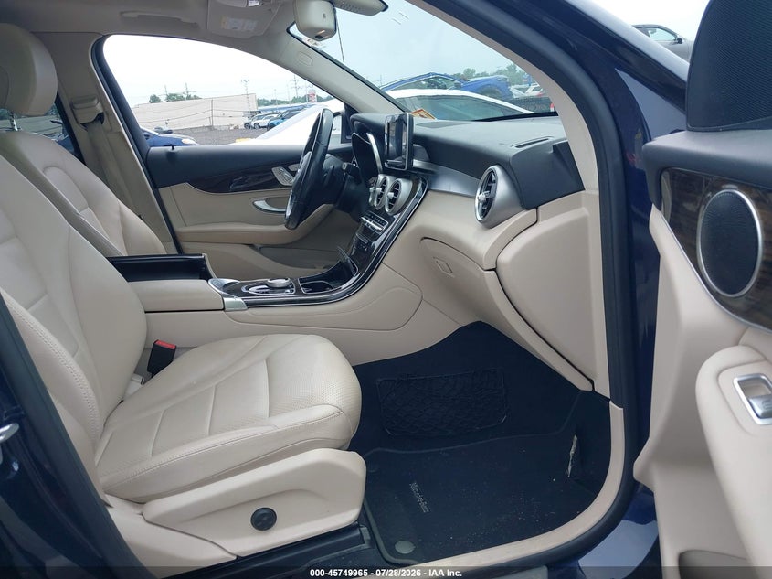 2017 Mercedes-benz Glc VIN WDC0G4KB9HF221083 IAAI salvage auction — NORMAL WEAR, Clear (New Jersey), sold $3,150 on 2026-08-04 (photo 5)