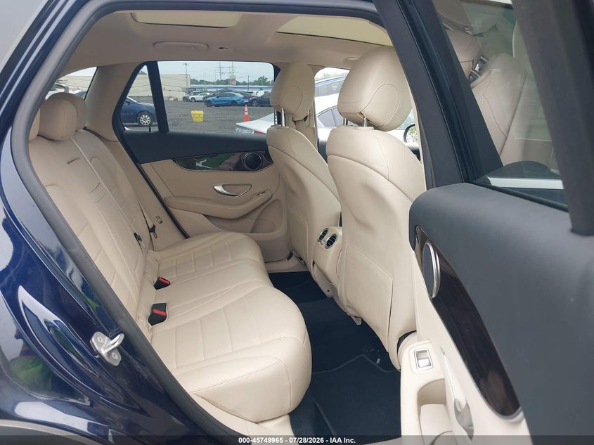 2017 Mercedes-benz Glc VIN WDC0G4KB9HF221083 IAAI salvage auction — NORMAL WEAR, Clear (New Jersey), sold $3,150 on 2026-08-04 (photo 8)