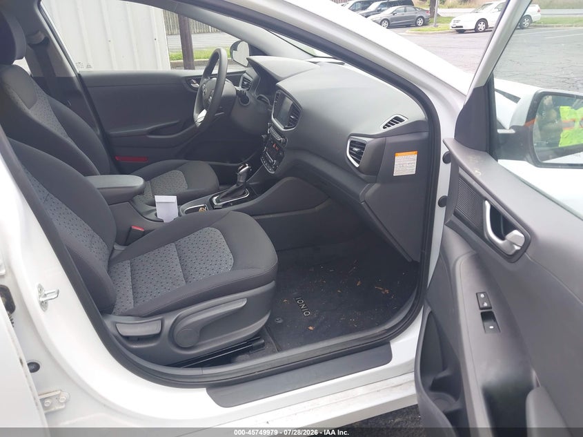 2018 Hyundai Ioniq hybrid VIN KMHC65LC1JU075617 IAAI salvage auction — NORMAL WEAR, Sf97 (Virginia), sold $11,900 on 2026-08-19 (photo 5)