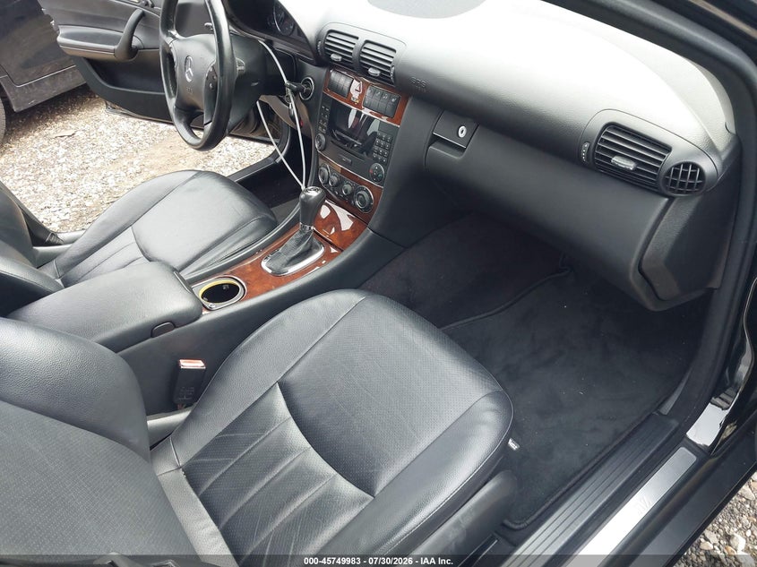 2006 Mercedes-benz C class VIN WDBRF87HX6F757041 IAAI salvage auction — NORMAL WEAR, Clear (New York), sold $475 on 2026-08-11 (photo 5)