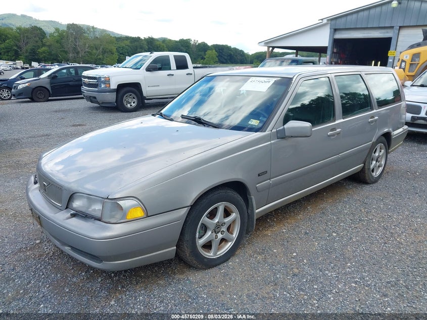 1998 Volvo V70 VIN YV1LW5577W3474902 IAAI salvage auction — NORMAL WEAR, Clear (Virginia), sold $200 on 2026-08-11 (photo 2)