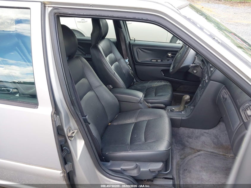 1998 Volvo V70 VIN YV1LW5577W3474902 IAAI salvage auction — NORMAL WEAR, Clear (Virginia), sold $200 on 2026-08-11 (photo 5)