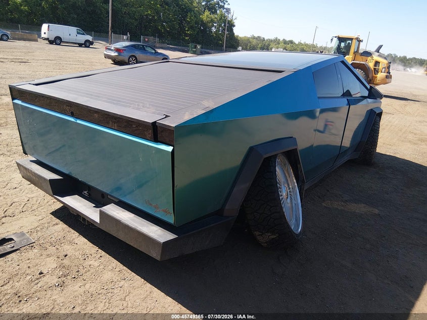 2024 Tesla Cybertruck VIN 7G2CEHED5RA035716 IAAI salvage auction — SIDE, Salvage - Greater Than 75% (Maryland), sold $28,700 on 2026-09-24 (photo 4)