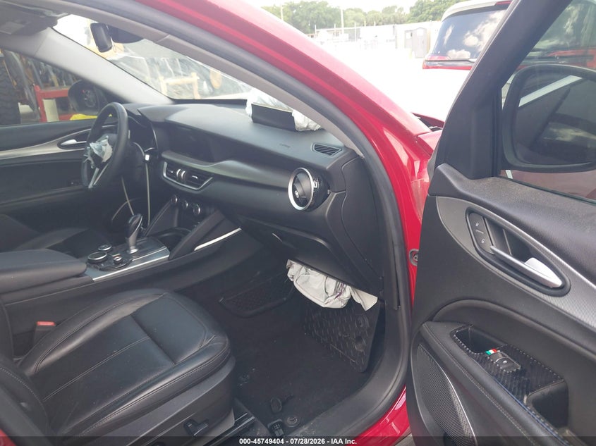 2018 Alfa romeo Stelvio VIN ZASFAKAN7J7B64374 IAAI salvage auction — FRONT END, Salvage (Texas), sold $1,300 on 2026-08-06 (photo 5)