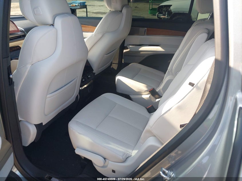 2026 Cadillac Xt4 VIN 1GYC3KML5TZ706640 IAAI salvage auction — FRONT END, Rebuildable (Florida), sold $24,950 on 2026-08-27 (photo 8)