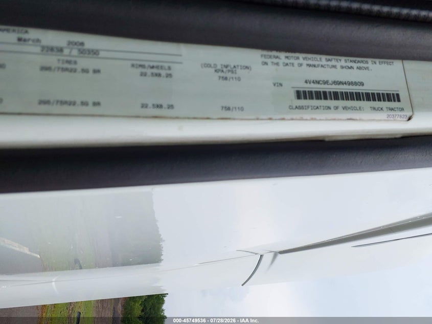 2009 Volvo Vn VIN 4V4NC9EJ69N498809 IAAI salvage auction — RIGHT SIDE, Clear (New Jersey), sold $7,000 on 2026-08-24 (photo 8)