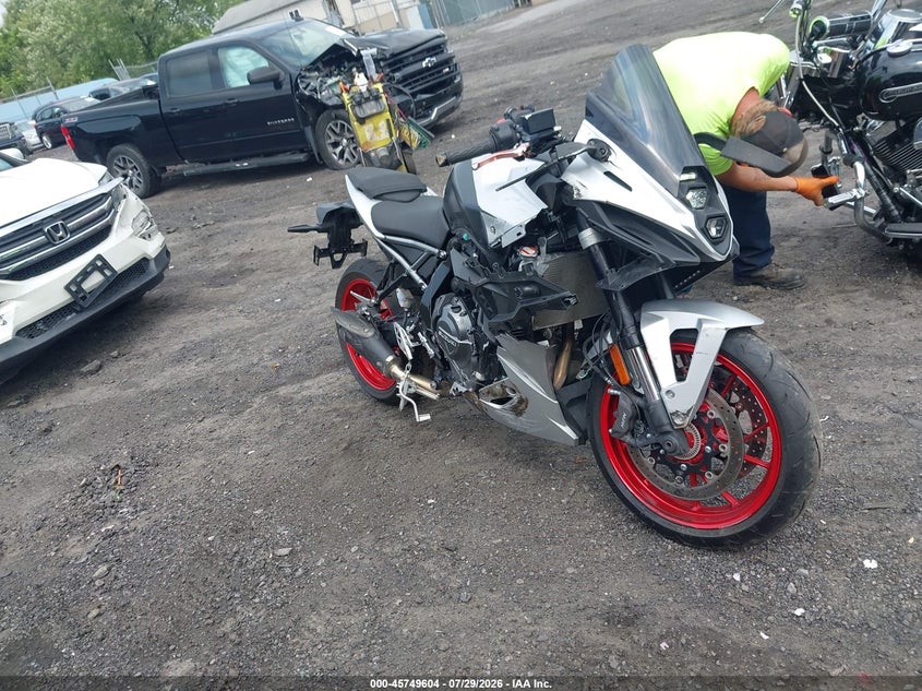 2024 Suzuki Gsx VIN JS1EM13B5R7102289 IAAI salvage auction — FRONT END, Wait Title, sold $1,725 on 2026-09-23 (photo 1)