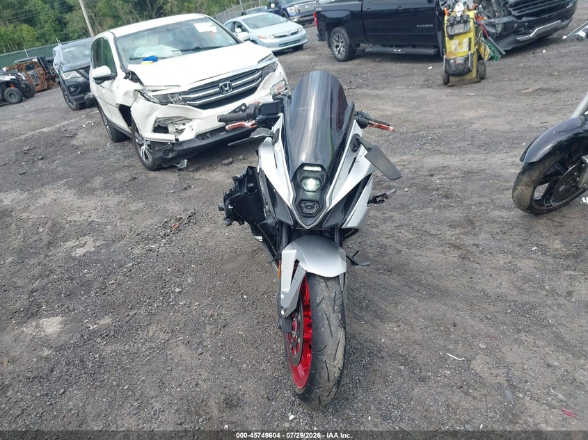 2024 Suzuki Gsx VIN JS1EM13B5R7102289 IAAI salvage auction — FRONT END, Wait Title, sold $1,725 on 2026-09-23 (photo 5)