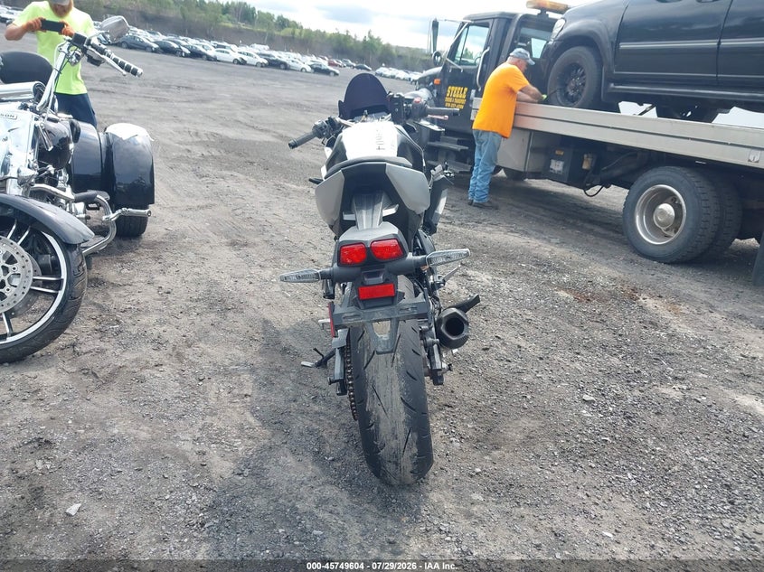 2024 Suzuki Gsx VIN JS1EM13B5R7102289 IAAI salvage auction — FRONT END, Wait Title, sold $1,725 on 2026-09-23 (photo 6)
