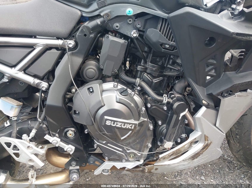 2024 Suzuki Gsx VIN JS1EM13B5R7102289 IAAI salvage auction — FRONT END, Wait Title, sold $1,725 on 2026-09-23 (photo 8)