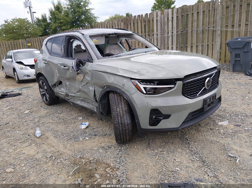 2025 Volvo Xc40 VIN YV4L12UC7S2542405 IAAI salvage auction — ROLLOVER, Salvage Title, sold $2,850 on 2026-08-07 (photo 1)