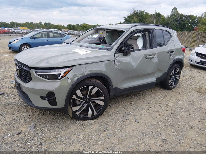 2025 Volvo Xc40 VIN YV4L12UC7S2542405 IAAI salvage auction — ROLLOVER, Salvage Title, sold $2,850 on 2026-08-07 (photo 2)
