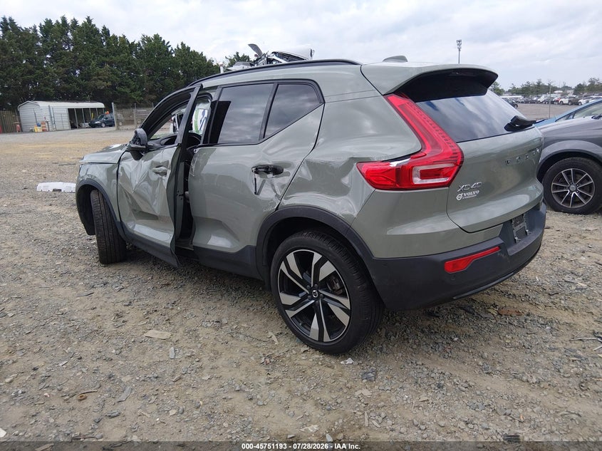 2025 Volvo Xc40 VIN YV4L12UC7S2542405 IAAI salvage auction — ROLLOVER, Salvage Title, sold $2,850 on 2026-08-07 (photo 3)