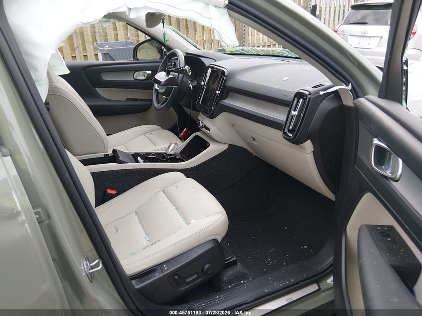 2025 Volvo Xc40 VIN YV4L12UC7S2542405 IAAI salvage auction — ROLLOVER, Salvage Title, sold $2,850 on 2026-08-07 (photo 5)