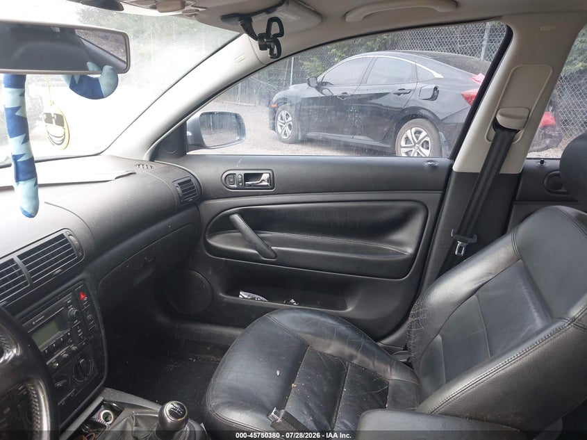 2002 Volkswagen Passat VIN WVWPD63B02P292519 IAAI salvage auction — UNKNOWN, Salvage (Pennsylvania), sold $475 on 2026-08-14 (photo 5)