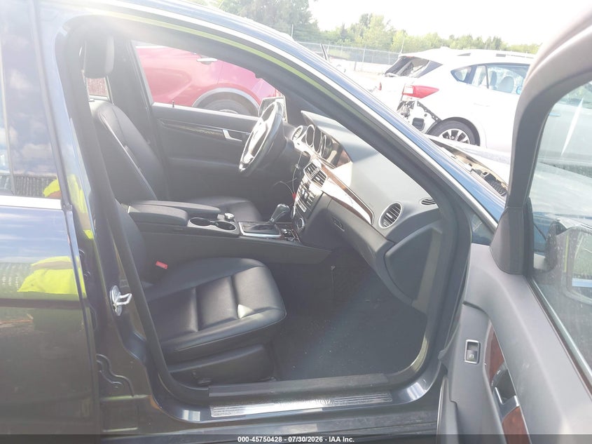 2014 Mercedes-benz C-klasse VIN WDDGF4HB2EA959109 IAAI salvage auction — LEFT REAR, Salvage Title, sold $3,500 on 2026-08-19 (photo 5)