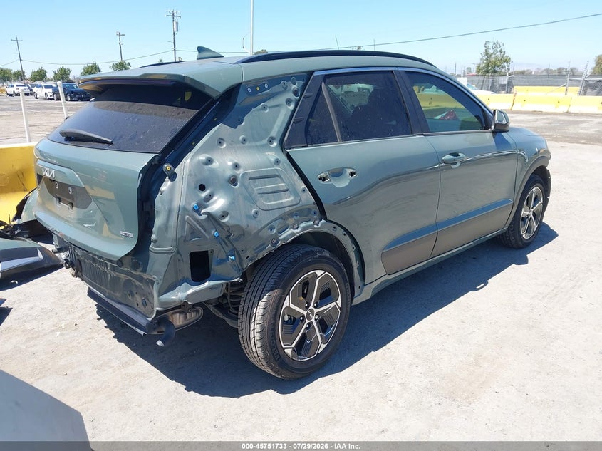 2023 Kia Niro VIN KNDCR3LE3P5107004 IAAI salvage auction — FRONT & REAR, Salvage Title, sold $7,400 on 2026-08-20 (photo 4)