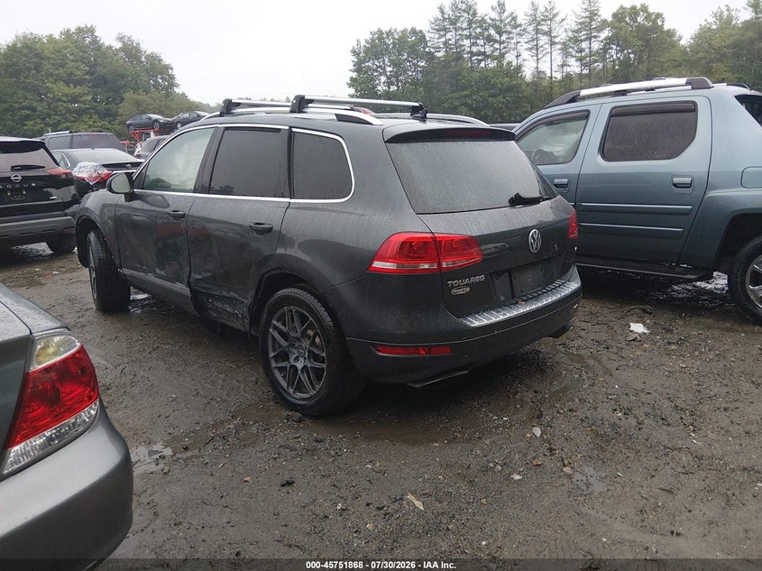 2014 Volkswagen Touareg VIN WVGEF9BP6ED007775 IAAI salvage auction — LEFT SIDE, Wait Title, sold $425 on 2026-08-18 (photo 3)