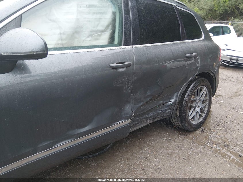2014 Volkswagen Touareg VIN WVGEF9BP6ED007775 IAAI salvage auction — LEFT SIDE, Wait Title, sold $425 on 2026-08-18 (photo 6)